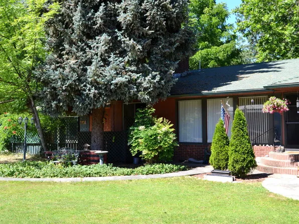 170 Blue Jay Ln, Grants Pass, OR 97527