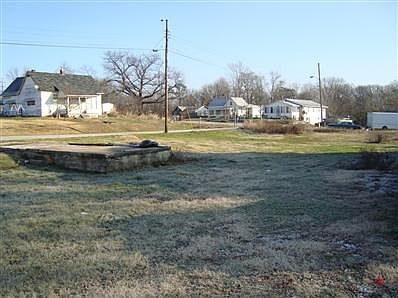 2nd image of 616 7th St