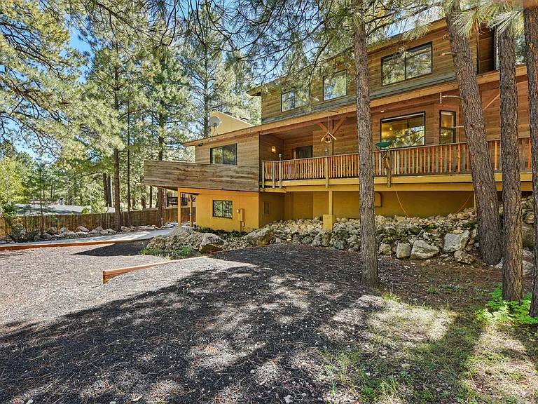 620 E Kristi Ln — Photo 2