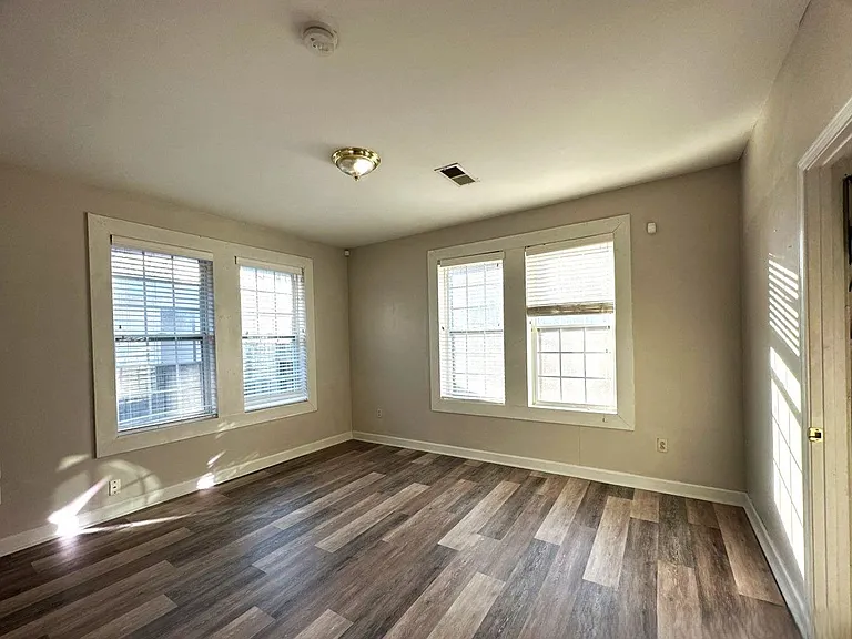 443 N Avalon St — Photo 12