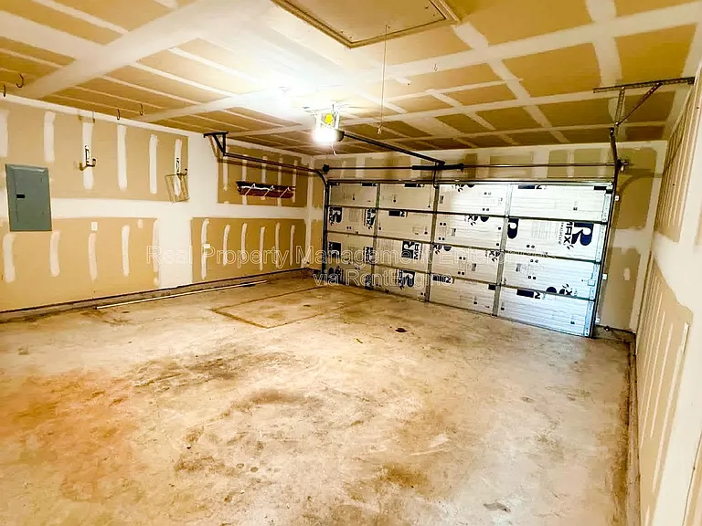 13229 Bridgewater Dr — Photo 25