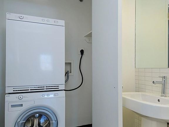 5th image of 222 E 39th St APT 21B