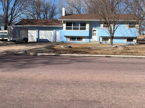 208 E 1st St, Colton, SD 57018