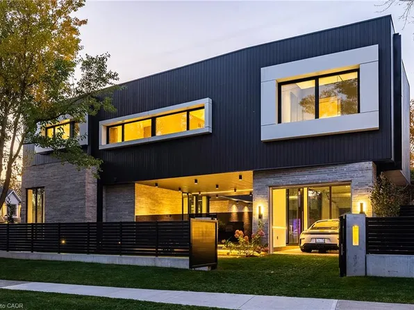 239 Jones St, Oakville, ON L6L 3G5