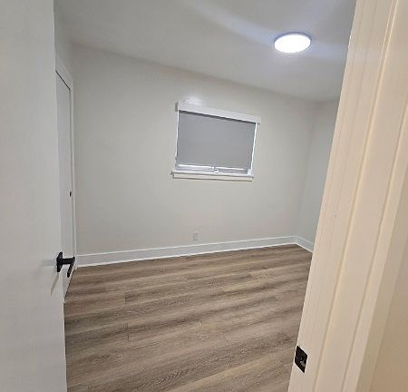 4th image of 629 York St