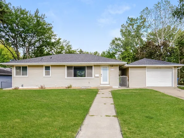 5719 W Moore Lake Dr NE, Fridley, MN 55432
