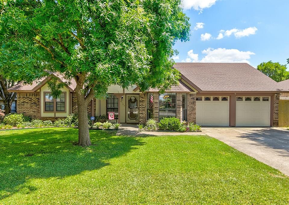 1st image of 10165 Stoneleigh Dr