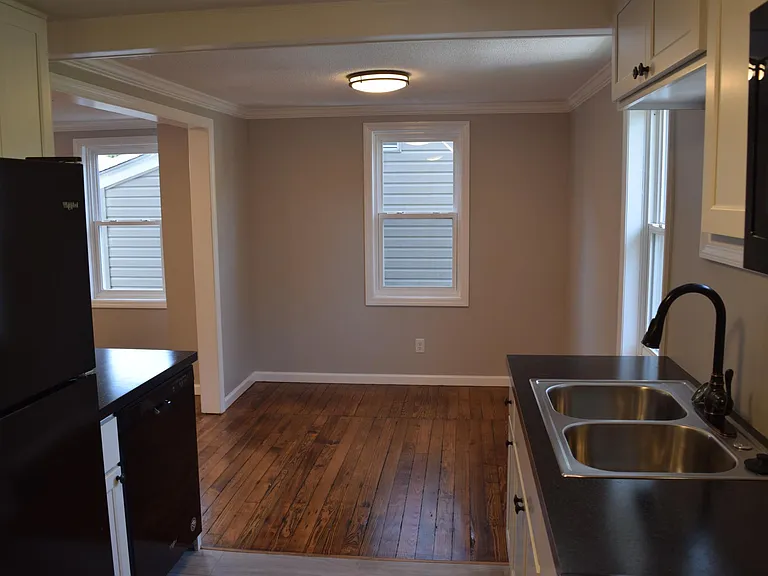 227 E Pike St — Photo 4