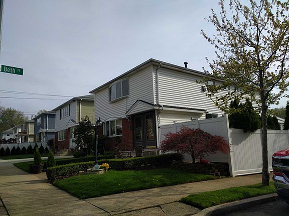 3rd image of 30 Montvale Pl