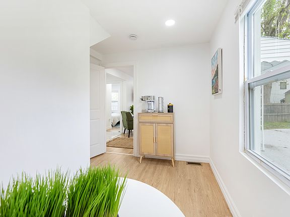 3rd image of 1523 E Madge Ave #1