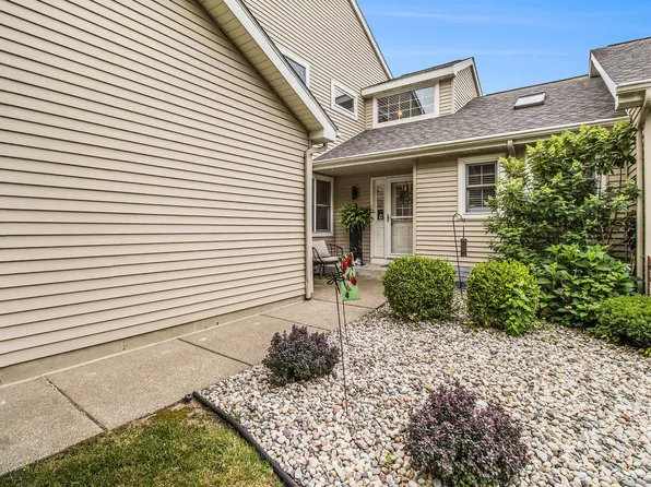 3542 Kirkaldy Cir, Portage, MI 49024
