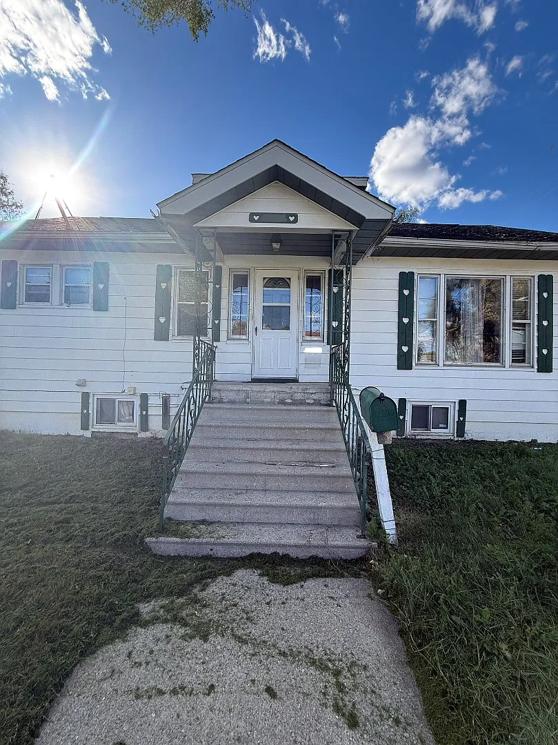 2341 N Clinton St. — Photo 1