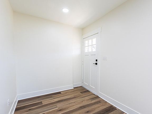 5th image of 215 Harmon St