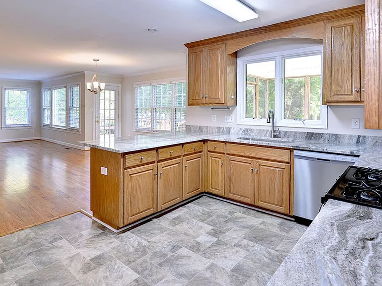 44 Dryden Dr — Photo 21