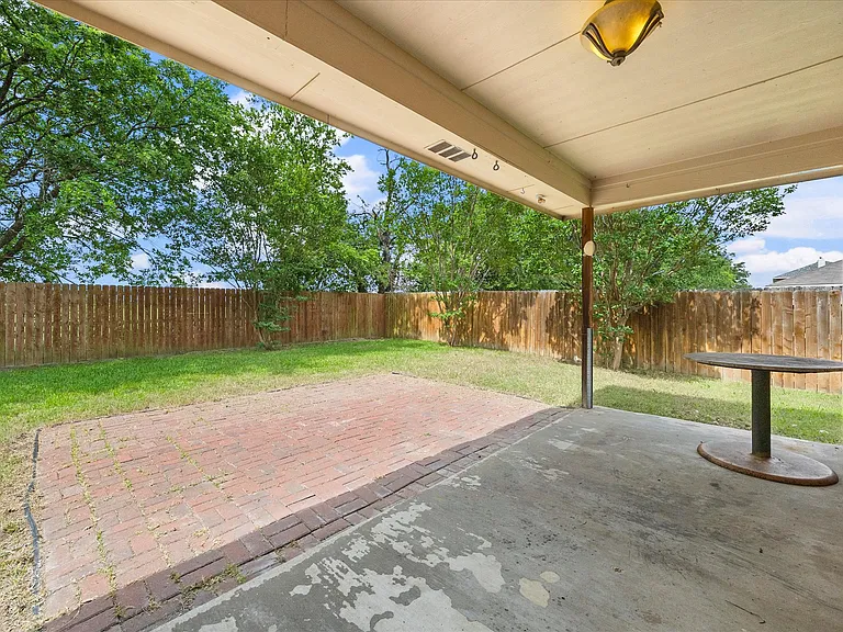 2701 Redwood St — Photo 18
