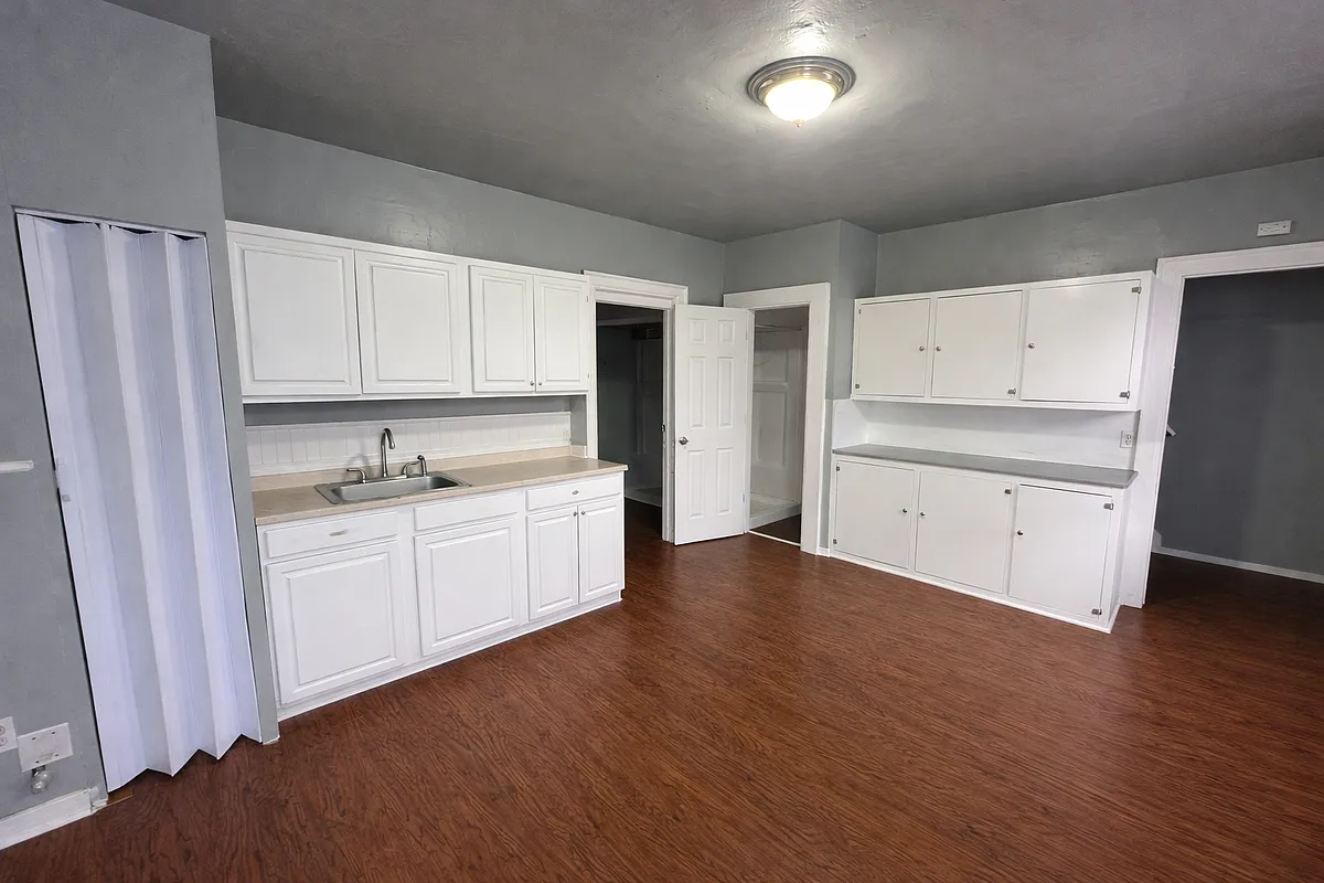 Building Photo - 40 Knoerl Ave #R