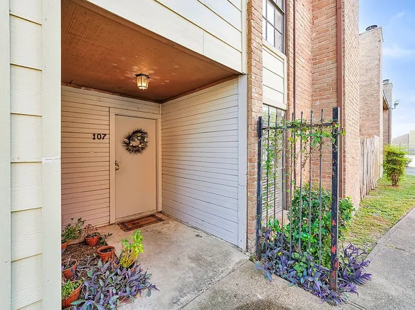 9090 S Braeswood Blvd APT 107, Houston, TX 77074