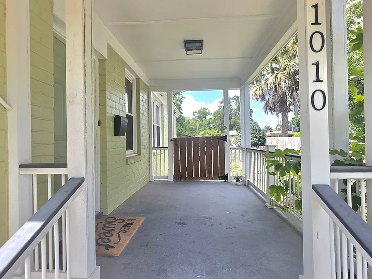 1010 E Maxwell St — Photo 3