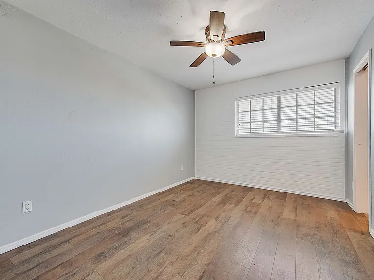7815 Royal Ln #7815 — Photo 18
