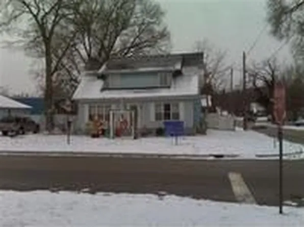 302 Days Ave, Buchanan, MI 49107