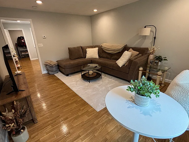 9 Touro Ave — Photo 4