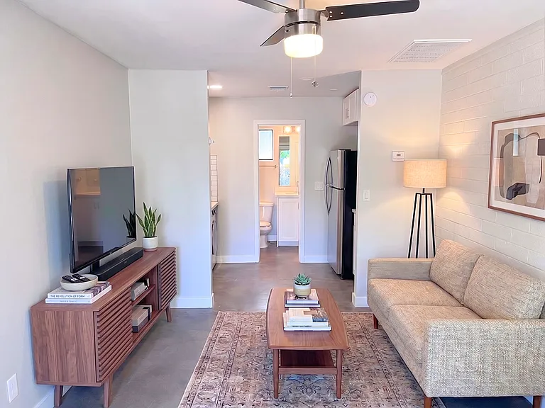 2621 E Campbell Ave #4 — Photo 6