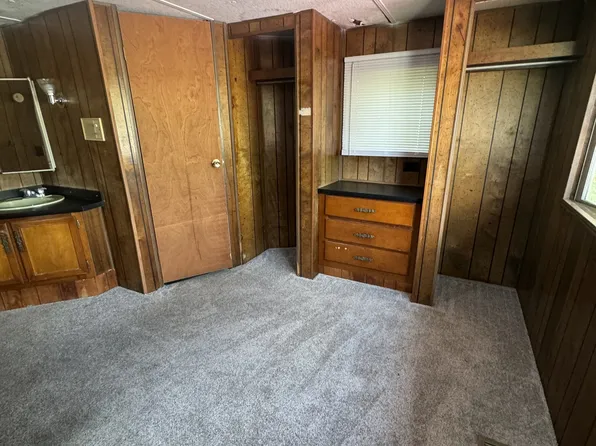 1730 Strickland Bridge Rd, Fayetteville, NC 28304