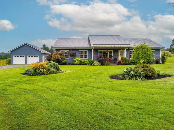 1716 Ashdale Rd S, East Hants, NS B0N 1Z0