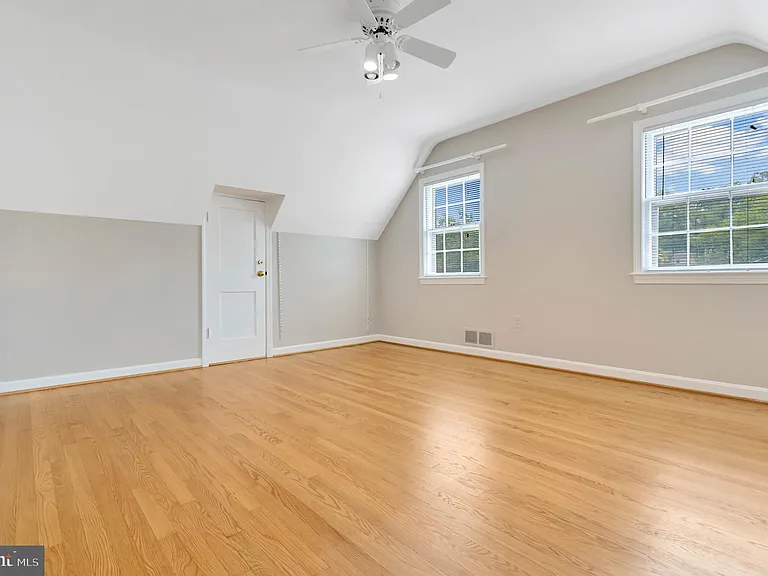 970 N Quintana St — Photo 19