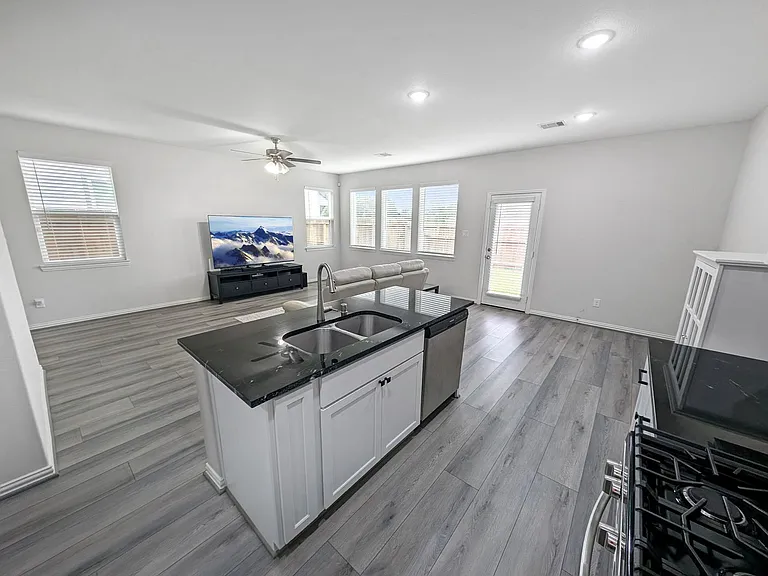 27939 Western Creek Ct — Photo 4