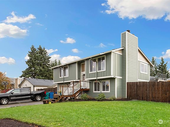 2nd image of 3217 NE 103rd Avenue