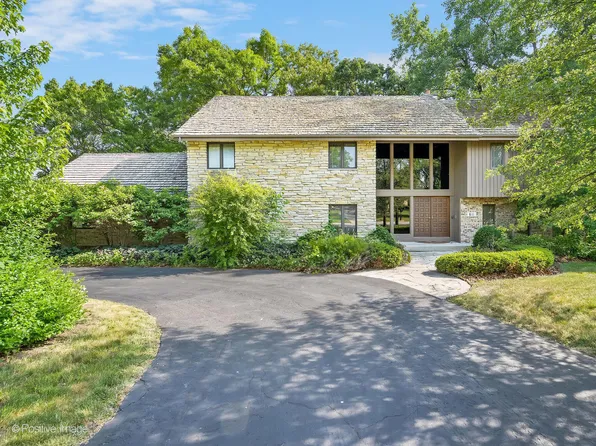 611 Briarwood Dr, Burr Ridge, IL 60527