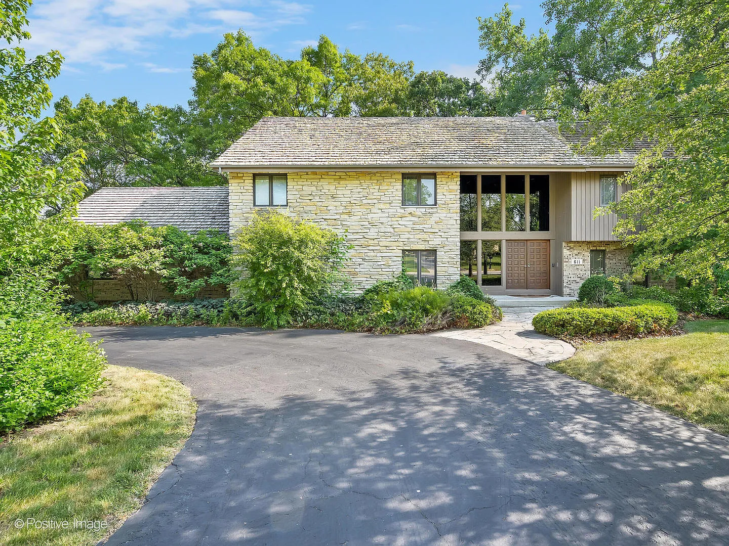 611 Briarwood Dr photo 1