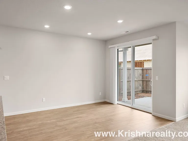 1115 S 32nd Ave — Photo 13