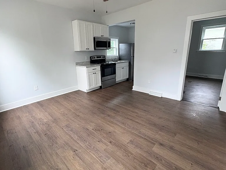 40 Sanders Ave #4 — Photo 2
