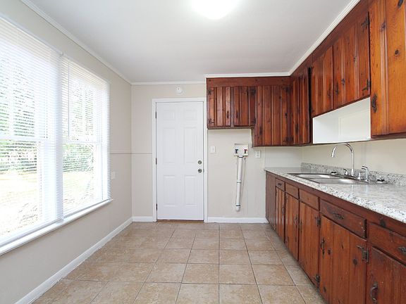 4th image of 1218 1/2 N Kirk St