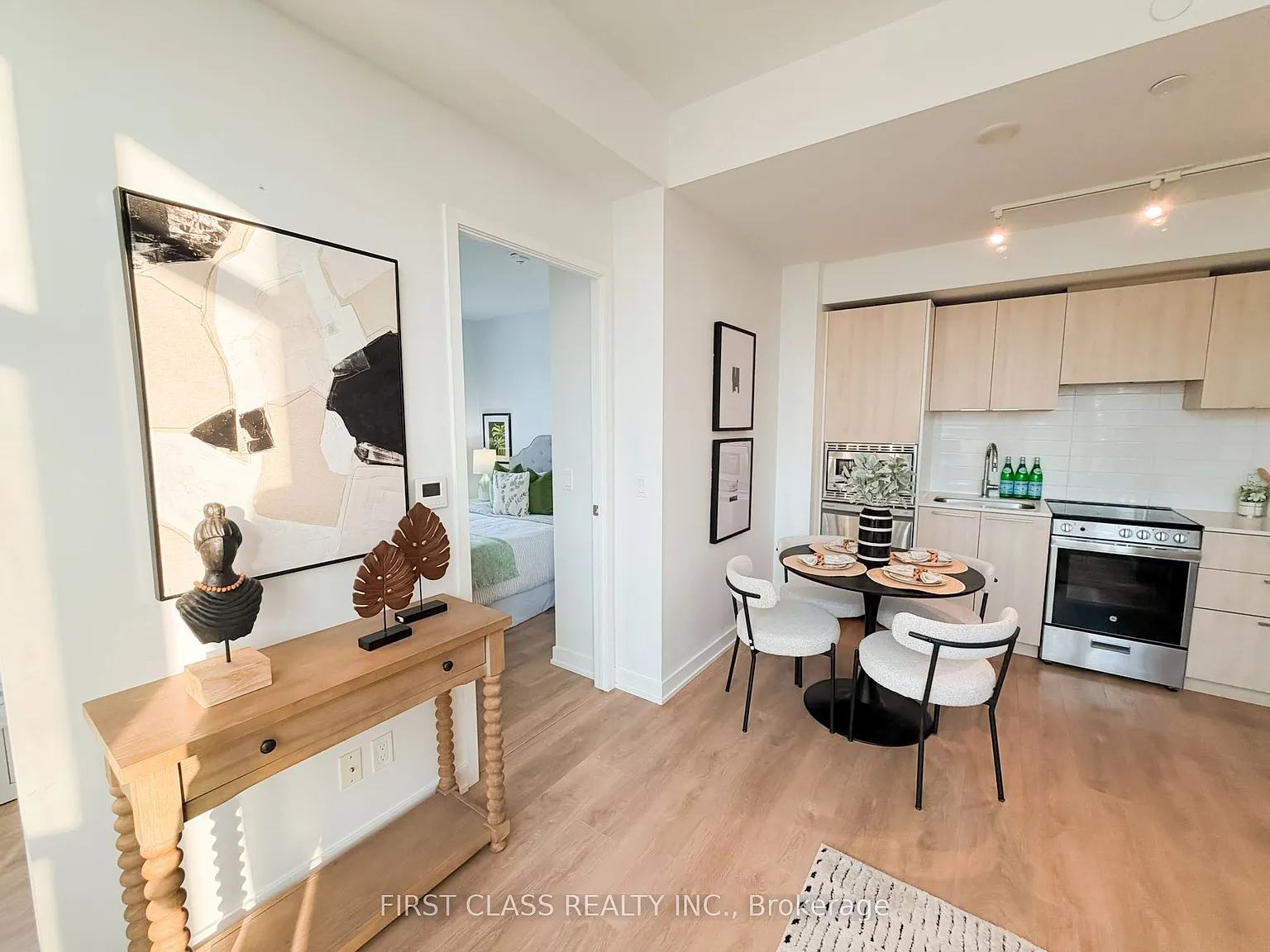 3 bed, $4,000 — Photo 2