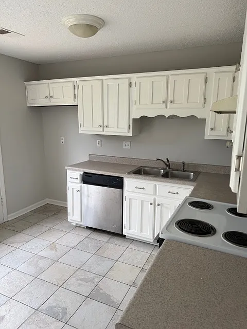 3 bed, 1200 sqft, $1,600 — Photo 3