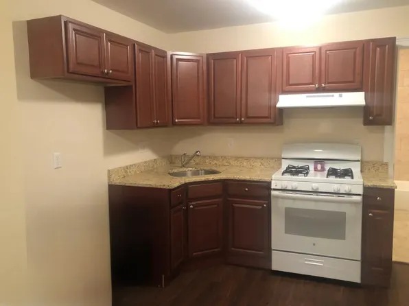 102 Berkshire Ln, Staten Island, NY 10309