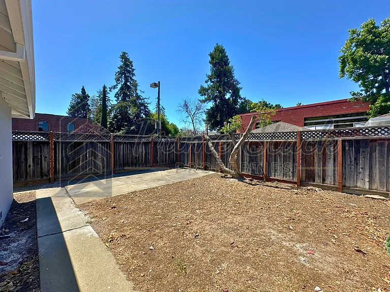 743 Miller St — Photo 14