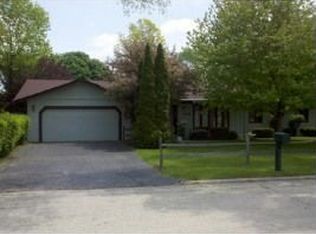4001 Saint Francis Dr, Rockford, IL 61103