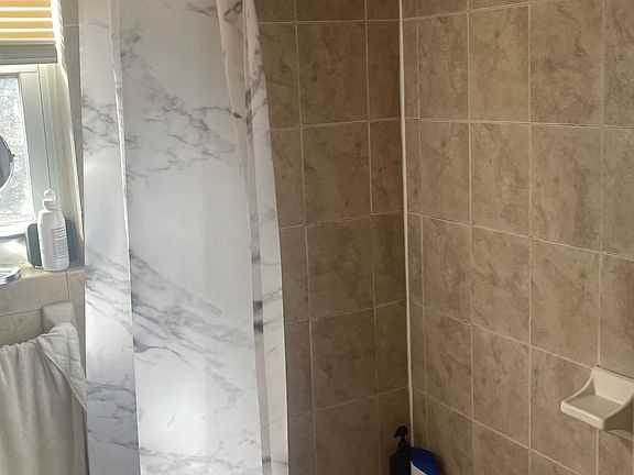 5th image of 559 Anderson Ave Suite 1