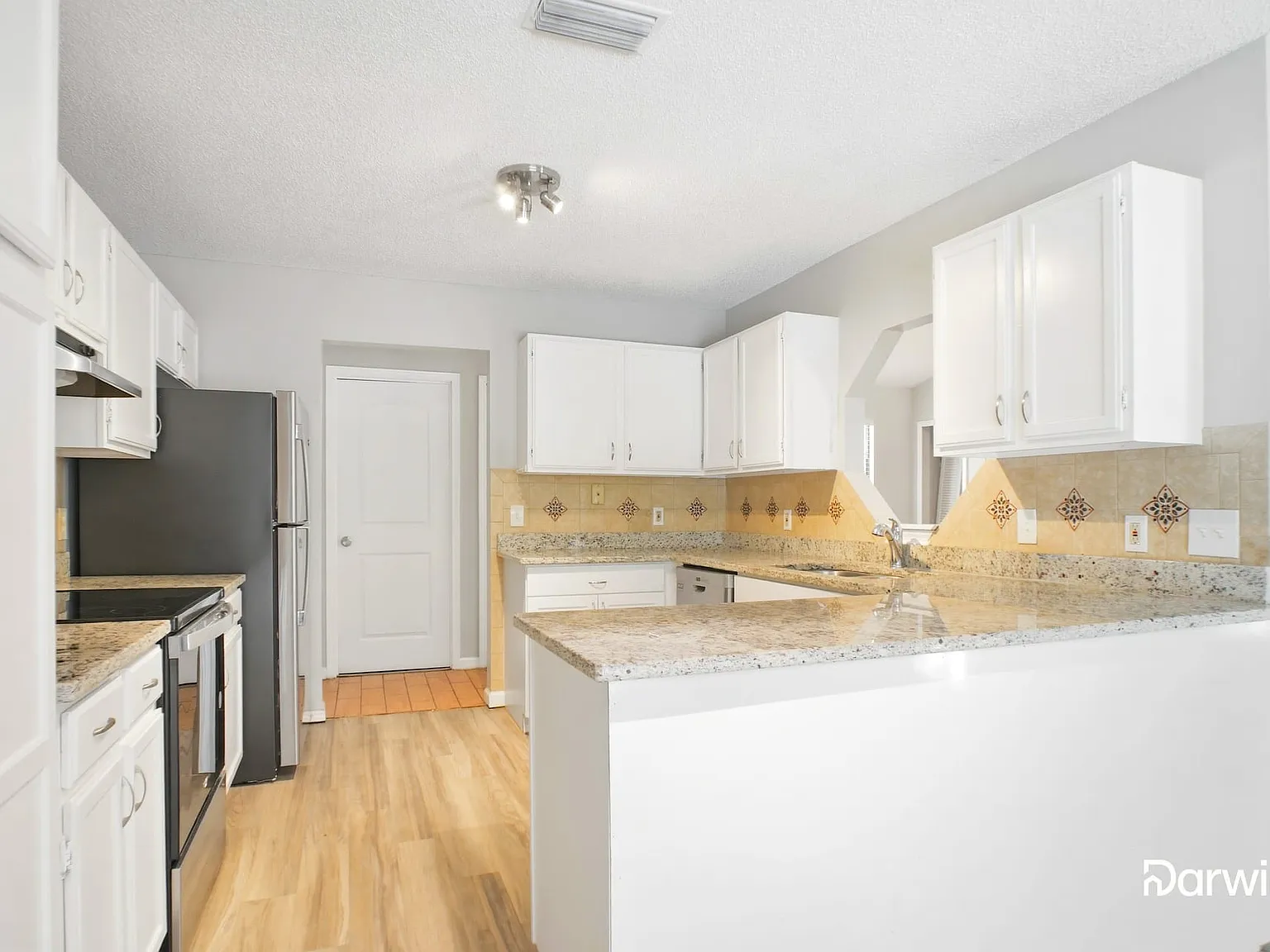 3 bed, 2.0 bath, 1330 sqft, $2,490 — Photo 4