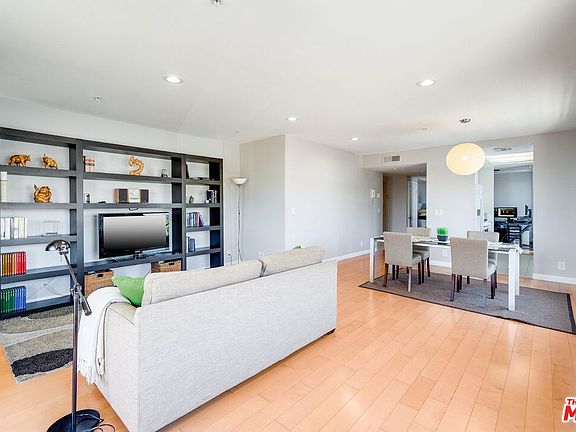 5th image of 1059 S Sherbourne Dr APT 301