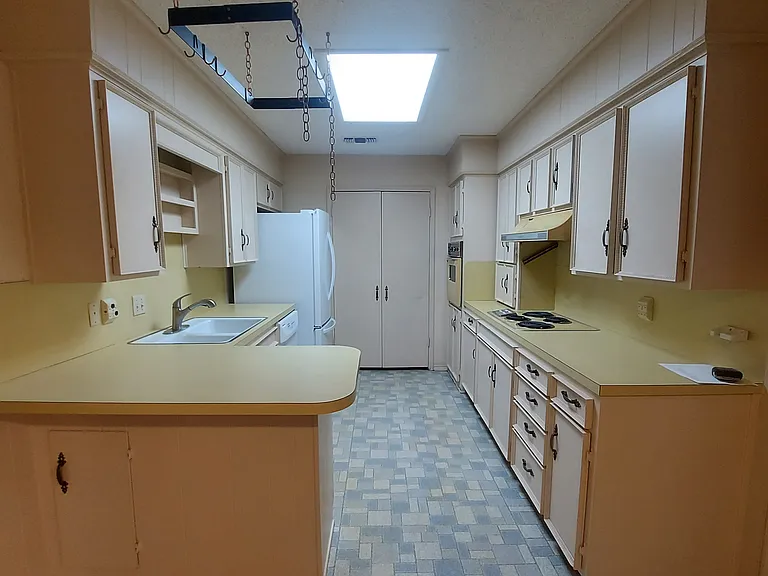 151 Riverside Dr — Photo 6