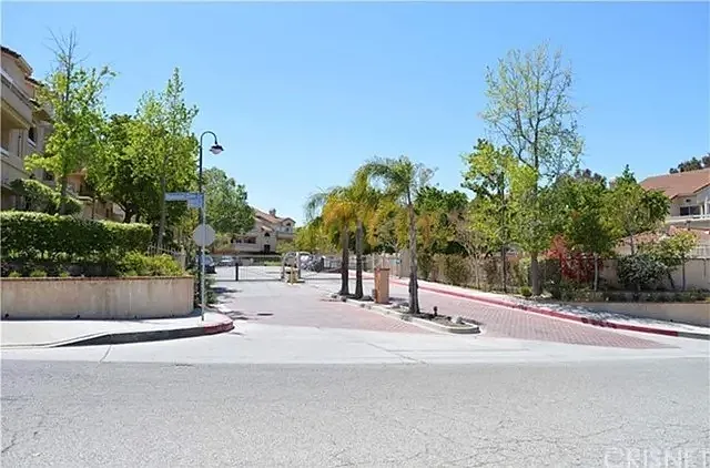 3 bed, 970 sqft, $3,000 — Photo 3