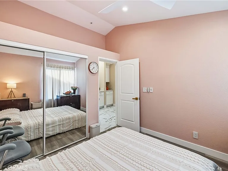 4561 Grandview Dr — Photo 38