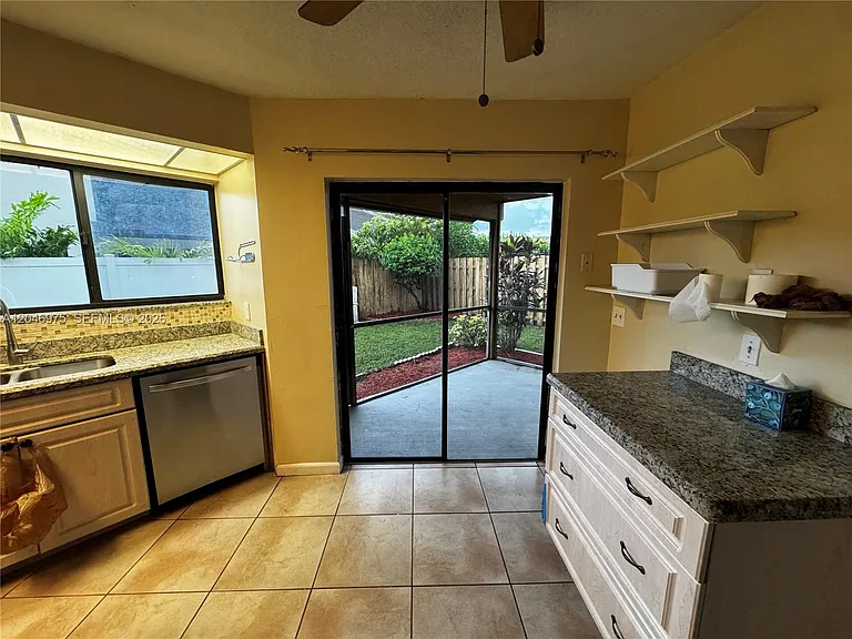951 SW 109th Ave — Photo 8