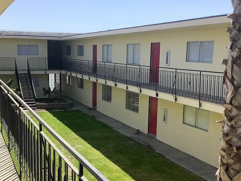 232 W Caldwell Ave #19 — Photo 2