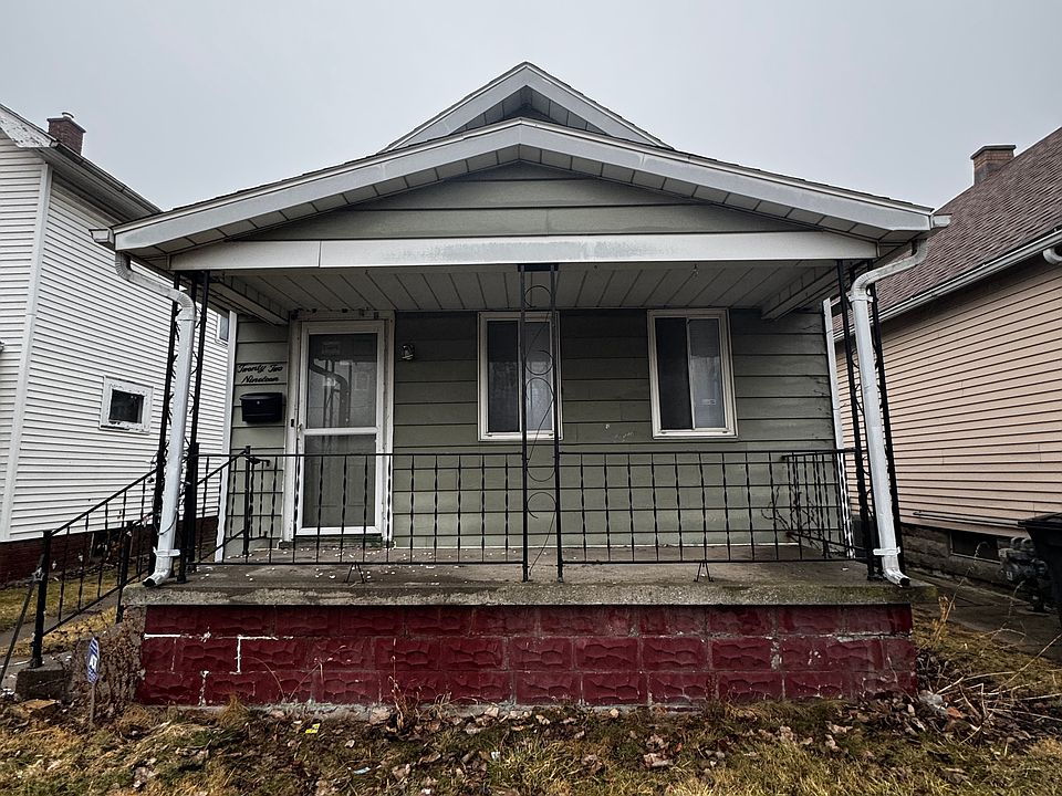 1st image of 2219 Woodford St